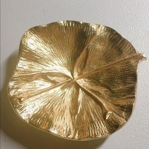 Gold tone leaf plate